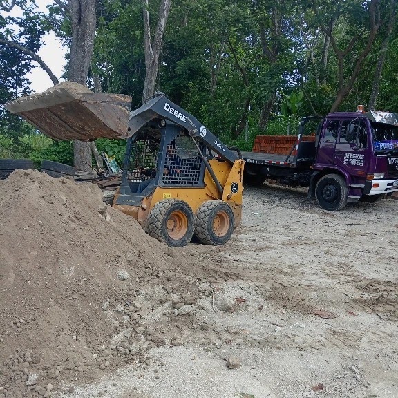 Minicargador disponible para renta — MH PROINSAN